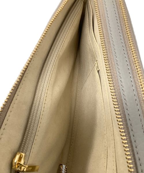 ATAO（アタオ）ATAO (アタオ) スマホショルダー　ATAO（アタオ）　アミュレット・ケリー グレージュの古着・服飾アイテム