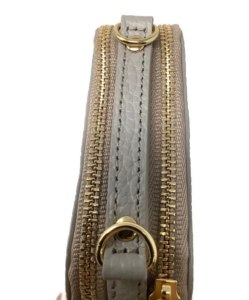 ATAO（アタオ）ATAO (アタオ) スマホショルダー　ATAO（アタオ）　アミュレット・ケリー グレージュの古着・服飾アイテム