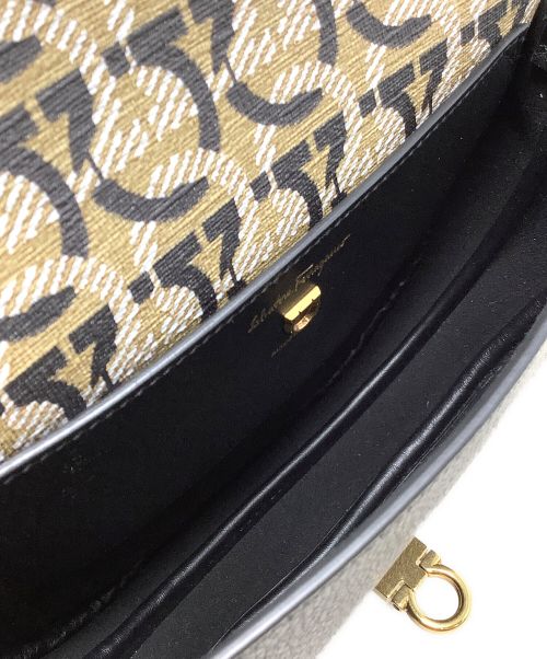 Salvatore Ferragamo（サルヴァトーレ フェラガモ）Salvatore Ferragamo (サルヴァトーレ フェラガモ) ショルダーバッグ　Salvatore Ferragamo（サルヴァトーレフェラガモ）21I333 ブラックの古着・服飾アイテム