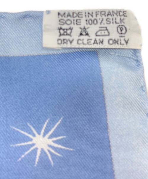 HERMES（エルメス）HERMES (エルメス) シルクスカーフ　HERMES（エルメス）　空飛ぶ絨毯に乗って カレ90 ブルーの古着・服飾アイテム