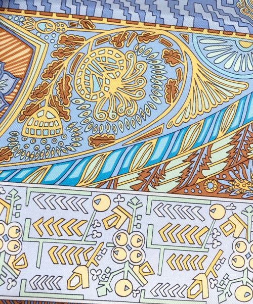 HERMES（エルメス）HERMES (エルメス) シルクスカーフ　HERMES（エルメス）　空飛ぶ絨毯に乗って カレ90 ブルーの古着・服飾アイテム