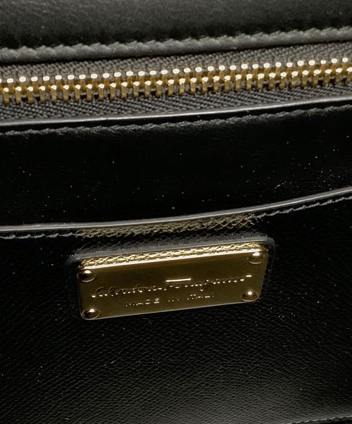 Salvatore Ferragamo（サルヴァトーレ フェラガモ）Salvatore Ferragamo (サルヴァトーレ フェラガモ) 2WAYバッグ　Salvatore Ferragam（サルヴァトーレ フェラガモ）AU-21 G697 ブラックの古着・服飾アイテム