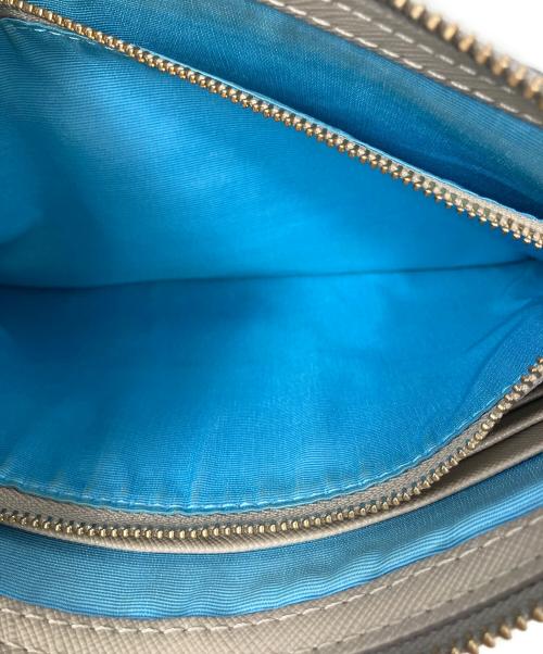 A.D.M.J.（エーディーエムジェイ）A.D.M.J. (エーディーエムジェイ) ショルダーウォレット CRYSTALS POUCHWALLET(クリスタルズ　ポーチウォレット)　A.D.M.J.(エーディーエムジェー) グレーの古着・服飾アイテム