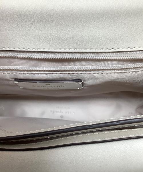 Kate Spade（ケイトスペード）Kate Spade (ケイトスペード) クロスボディ　Kate Spade（ケイトスペード）　パフィートップハンドル ホワイトの古着・服飾アイテム