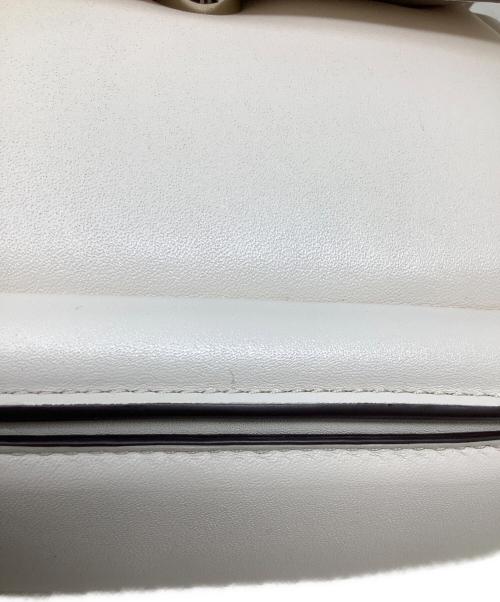 Kate Spade（ケイトスペード）Kate Spade (ケイトスペード) クロスボディ　Kate Spade（ケイトスペード）　パフィートップハンドル ホワイトの古着・服飾アイテム