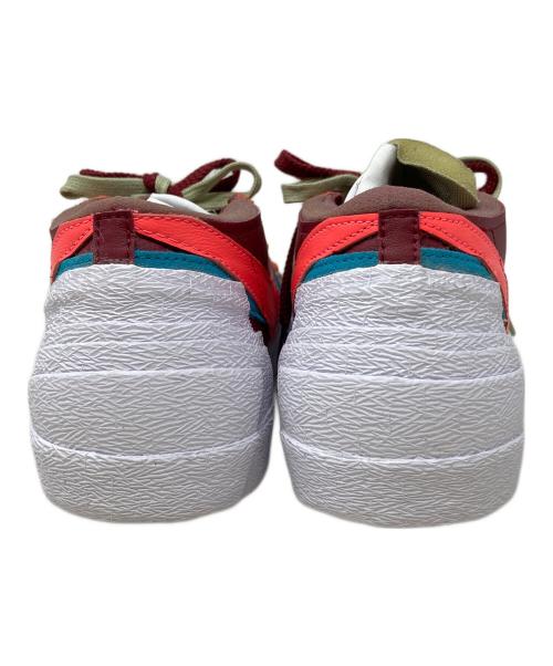NIKE（ナイキ）NIKE (ナイキ) sacai (サカイ) KAWS (カウズ) スニーカー　NIKE（ナイキ）　sacai（サカイ）　KAWS（カウズ）　BLAZER LOW　DM7901-600 ブラウン サイズ:28.5の古着・服飾アイテム