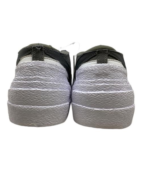NIKE（ナイキ）NIKE (ナイキ) sacai (サカイ) スニーカー　NIKE（ナイキ）　sacai（サカイ）　BLAZER LOW　DD1877-002 グレー サイズ:28.5 未使用品の古着・服飾アイテム