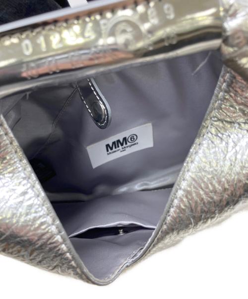 MM6 Maison Margiela（エムエムシックスメゾンマルジェラ）MM6 Maison Margiela (エムエムシックスメゾンマルジェラ) ハンドバッグ　MM6 Maison Margiela（エムエムシックスメゾンマルジェラ）　P5548 シルバーの古着・服飾アイテム