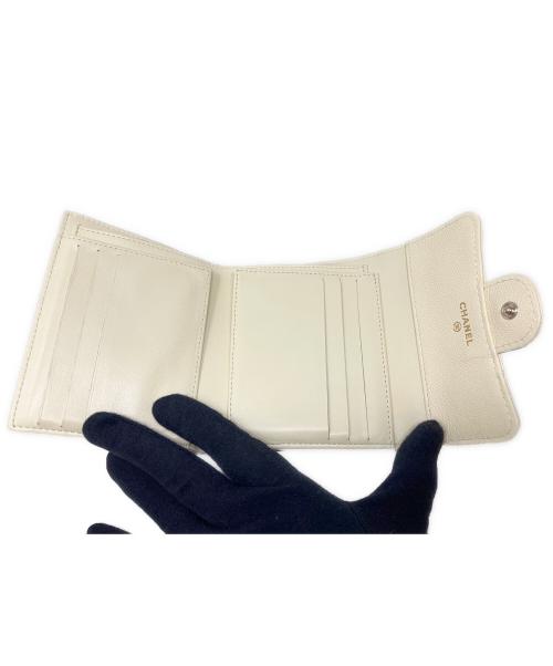 CHANEL（シャネル）CHANEL (シャネル) 3つ折り財布　CHANEL（シャネル）　AP0231　マトラッセ ベージュの古着・服飾アイテム