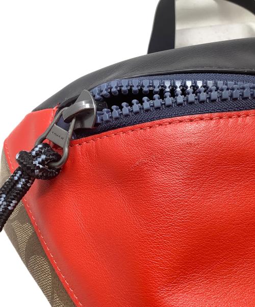 COACH（コーチ）COACH (コーチ) DISNEY (ディズニー) ボディバッグ COACH×Disney エンボスシグネチャー 3328 レッド×ベージュの古着・服飾アイテム