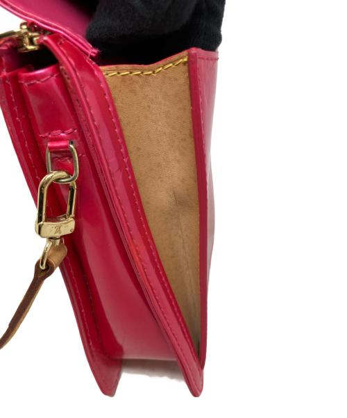 LOUIS VUITTON（ルイ ヴィトン）LOUIS VUITTON (ルイ ヴィトン) ショルダーバッグ　LOUIS VUITTON（ルイ ヴィトン）　M91137　ヴェルニ　モット　ルージュ ルージュの古着・服飾アイテム