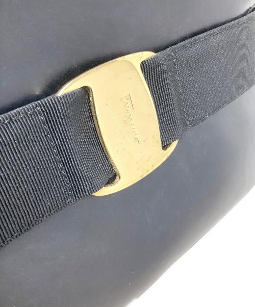 Salvatore Ferragamo（サルヴァトーレ フェラガモ）Salvatore Ferragamo (サルヴァトーレ フェラガモ) ワンショルダーバッグ　Salvatore Ferragamo（サルヴァトーレ フェラガモ）　ヴァラ リボン ブラックの古着・服飾アイテム