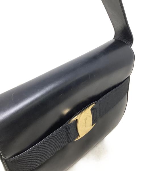 Salvatore Ferragamo（サルヴァトーレ フェラガモ）Salvatore Ferragamo (サルヴァトーレ フェラガモ) ワンショルダーバッグ　Salvatore Ferragamo（サルヴァトーレ フェラガモ）　ヴァラ リボン ブラックの古着・服飾アイテム