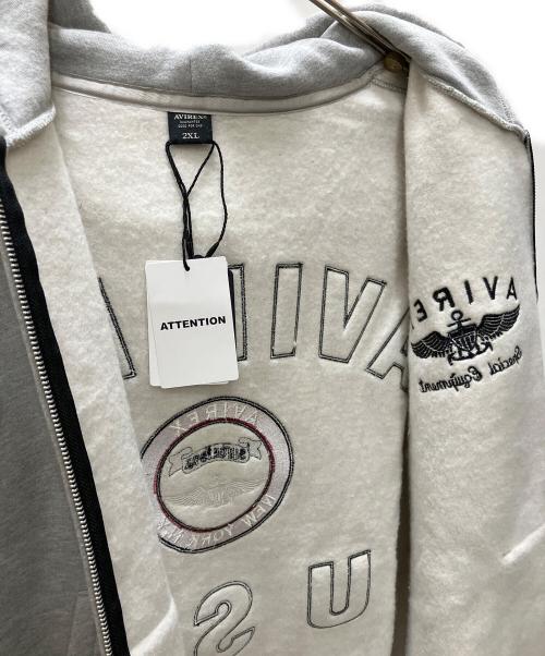 AVIREX（アヴィレックス）AVIREX (アヴィレックス)  ヴァ―シティーロゴ スウェット フルジップ パーカ グレー サイズ:SIZE 2XL 未使用品の古着・服飾アイテム