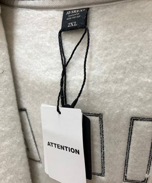 AVIREX（アヴィレックス）AVIREX (アヴィレックス)  ヴァ―シティーロゴ スウェット フルジップ パーカ グレー サイズ:SIZE 2XL 未使用品の古着・服飾アイテム