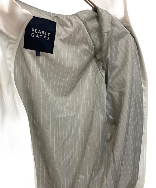 PEARLY GATES（パーリーゲイツ）PEARLY GATES (パーリーゲイツ) 蓄熱保温 ハイネックブルゾン ホワイト サイズ:3 未使用品の古着・服飾アイテム