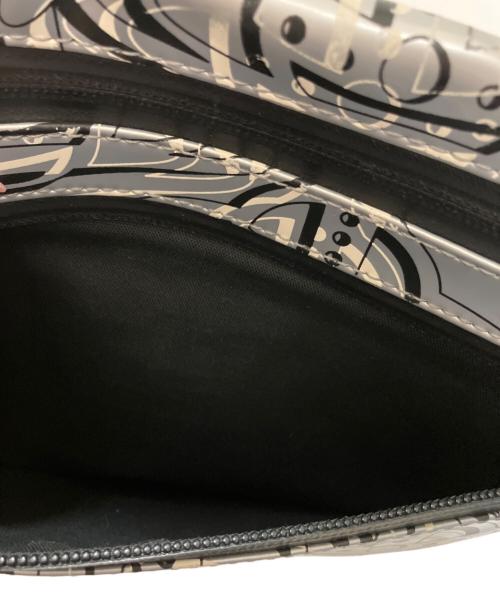 Vivienne Westwood（ヴィヴィアンウエストウッド）Vivienne Westwood (ヴィヴィアンウエストウッド) サコッシュ シルバー×ブラックの古着・服飾アイテム