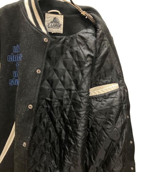 X-LARGE（エクストララージ）X-LARGE (エクストララージ) スタジャン ブラック×ホワイト サイズ:SIZE Mの古着・服飾アイテム