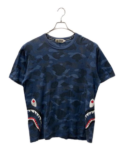 A BATHING APE（ア ベイシング エイプ）A BATHING APE (ア ベイシング エイプ) COLOR CAMO SHARK TE ネイビー サイズ:SIZE 2XLの古着・服飾アイテム