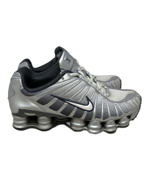 NIKE（ナイキ）NIKE (ナイキ) SHOX TL PRINT METALLIC SILVER/SUMMIT WHITE-WOLF GREY グレー サイズ:27.5の古着・服飾アイテム