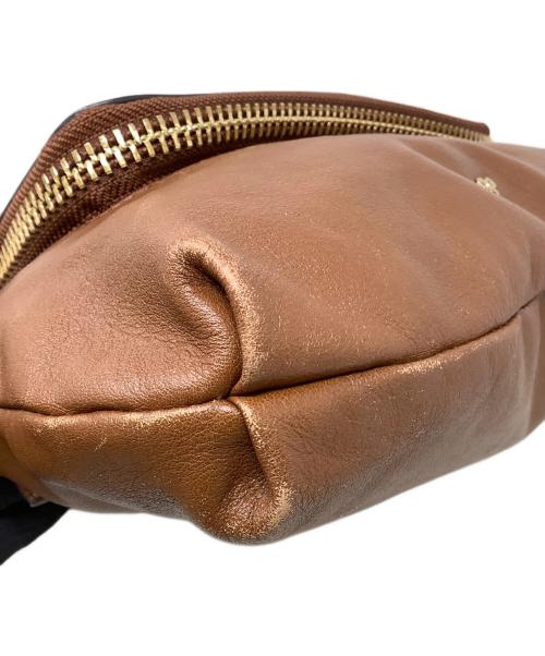 ANYA HINDMARCH（アニヤ・ハインドマーチ）ANYA HINDMARCH (アニヤ・ハインドマーチ) 2WAYバッグ　ANYA HINDMARCH（アニヤ・ハインドマーチ）　Maxi Zip Cross Body ブラウンの古着・服飾アイテム