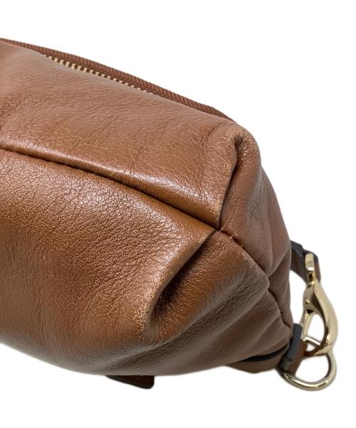 ANYA HINDMARCH（アニヤ・ハインドマーチ）ANYA HINDMARCH (アニヤ・ハインドマーチ) 2WAYバッグ　ANYA HINDMARCH（アニヤ・ハインドマーチ）　Maxi Zip Cross Body ブラウンの古着・服飾アイテム