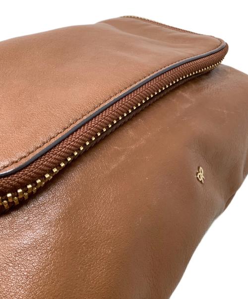 ANYA HINDMARCH（アニヤ・ハインドマーチ）ANYA HINDMARCH (アニヤ・ハインドマーチ) 2WAYバッグ　ANYA HINDMARCH（アニヤ・ハインドマーチ）　Maxi Zip Cross Body ブラウンの古着・服飾アイテム