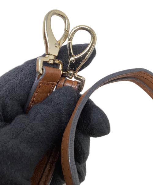 ANYA HINDMARCH（アニヤ・ハインドマーチ）ANYA HINDMARCH (アニヤ・ハインドマーチ) 2WAYバッグ　ANYA HINDMARCH（アニヤ・ハインドマーチ）　Maxi Zip Cross Body ブラウンの古着・服飾アイテム