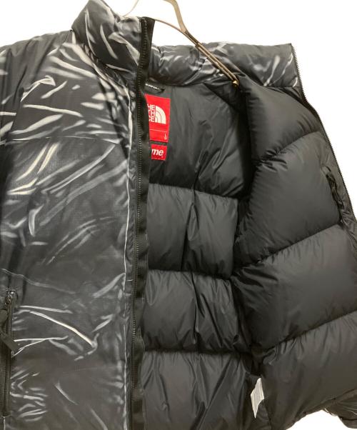 THE NORTH FACE（ザ ノース フェイス）THE NORTH FACE (ザ ノース フェイス) SUPREME (シュプリーム) トロンプルイユ プリンティド ヌプシ ジャケット グレー サイズ:SIZE Lの古着・服飾アイテム