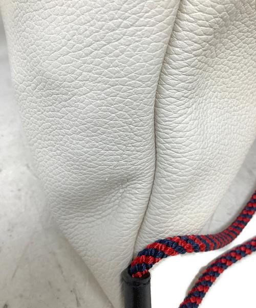 GUCCI（グッチ）GUCCI (グッチ) ロゴプリント スモールドローストリングバッグ　GUCCI（グッチ）　	494053　525040 ホワイトの古着・服飾アイテム