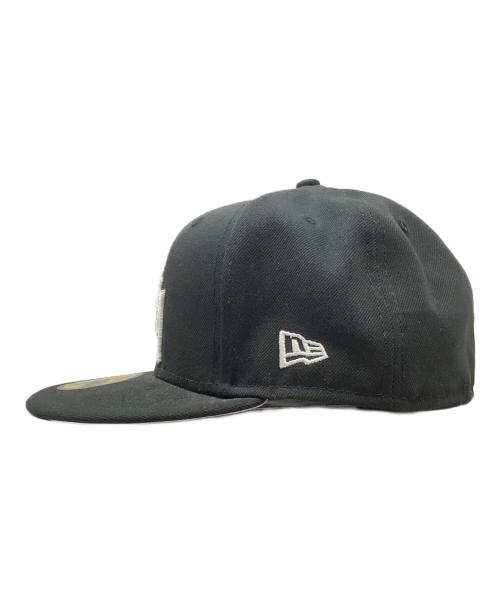 New Era × stussy（ニューエラ×ストゥーシー）New Era × stussy (ニューエラ×ストゥーシー) キャップ ブラック サイズ:7　３/８の古着・服飾アイテム