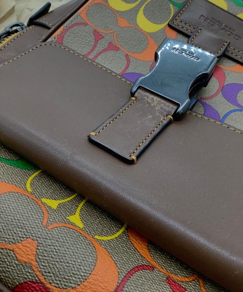 COACH（コーチ）COACH (コーチ) COACH（コーチ）　トラックパックインレインボーシグネチャーキャンバス　C9846　シグネチャー ブラウンの古着・服飾アイテム