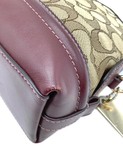 COACH（コーチ）COACH (コーチ) シグネチャー　イヴィ クロスボディ　F38113 ベージュ・ボルドーの古着・服飾アイテム