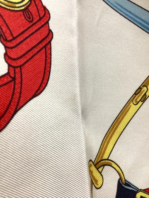 HERMES（エルメス）HERMES (エルメス) カレ90　Eperon d'Or（黄金の拍車）エプロンドール ホワイトの古着・服飾アイテム