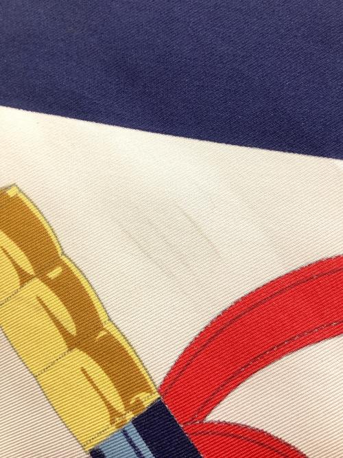 HERMES（エルメス）HERMES (エルメス) カレ90　Eperon d'Or（黄金の拍車）エプロンドール ホワイトの古着・服飾アイテム
