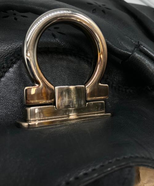 Salvatore Ferragamo（サルヴァトーレ フェラガモ）Salvatore Ferragamo (サルヴァトーレ フェラガモ) マリッサガンチーニ　AU-21 A804 ブラックの古着・服飾アイテム