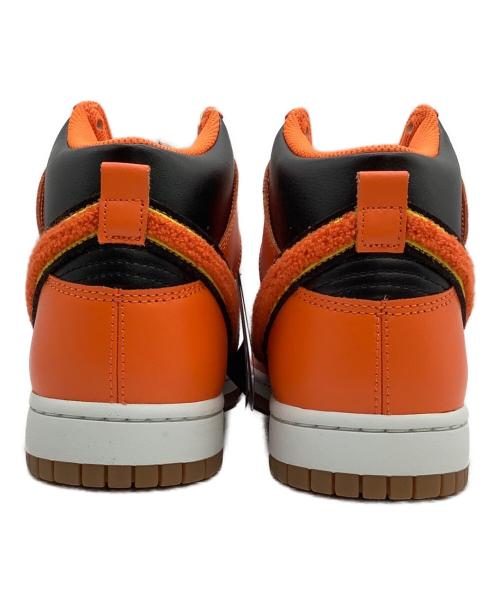 NIKE（ナイキ）NIKE (ナイキ) スニーカー ブラック/セーフティ オレンジ-ユニバーシティ ゴールド-サミット ホワイト サイズ:US9の古着・服飾アイテム