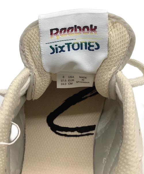 SIXTONES × REEBOK（ストーンズ ⅹ リーボック）SIXTONES × REEBOK (ストーンズ ⅹ リーボック) スニーカー アイボリー サイズ:USA6 未使用品の古着・服飾アイテム