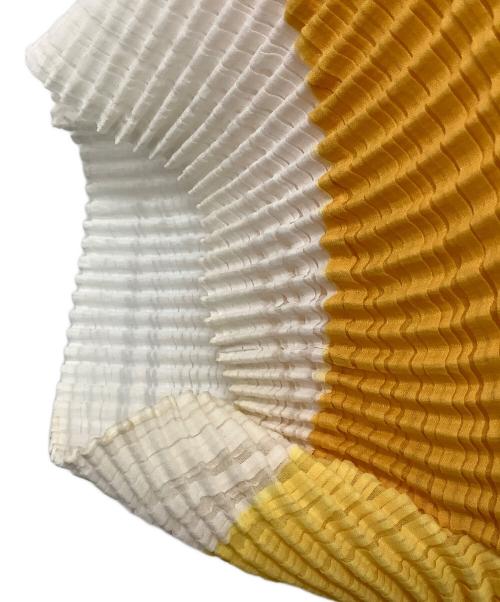 ISSEY MIYAKE（イッセイミヤケ）ISSEY MIYAKE (イッセイミヤケ) プリーツカーディガン オレンジ サイズ:2の古着・服飾アイテム