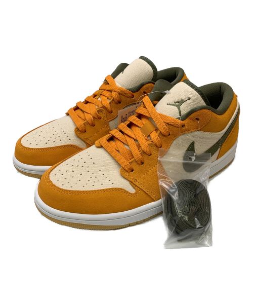 NIKE（ナイキ）NIKE (ナイキ) AIR JORDAN 1(エアジョーダン1） LOW ホワイト/ミディアムオリーブ-ライトカレー サイズ:26.5 未使用品の古着・服飾アイテム