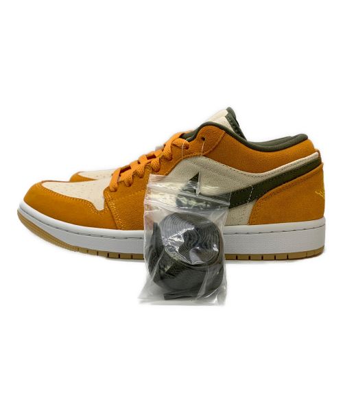 NIKE（ナイキ）NIKE (ナイキ) AIR JORDAN 1(エアジョーダン1） LOW ホワイト/ミディアムオリーブ-ライトカレー サイズ:26.5 未使用品の古着・服飾アイテム