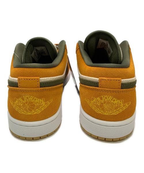 NIKE（ナイキ）NIKE (ナイキ) AIR JORDAN 1(エアジョーダン1） LOW ホワイト/ミディアムオリーブ-ライトカレー サイズ:26.5 未使用品の古着・服飾アイテム