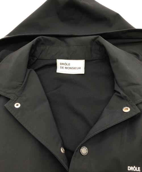 DROLE DE MONSIEUR（ドロール ド ムッシュ）DROLE DE MONSIEUR (ドロール ド ムッシュ) フーデッドコーチジャケット ブラック サイズ:S/Mの古着・服飾アイテム