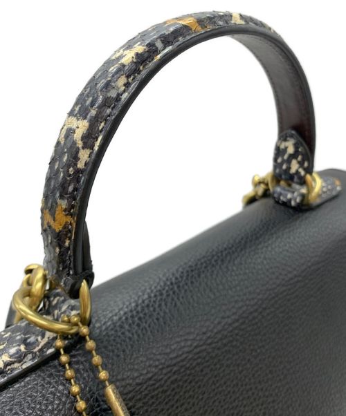 COACH（コーチ）COACH (コーチ) タビー トップ ハンドル イン カラー ブロック スネークスキン ショルダーバッグ ホワイト×ブラックの古着・服飾アイテム