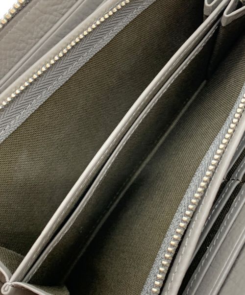 Vivienne Westwood（ヴィヴィアンウエストウッド）Vivienne Westwood (ヴィヴィアンウエストウッド) クロコエンボスロングウォレット グレーの古着・服飾アイテム