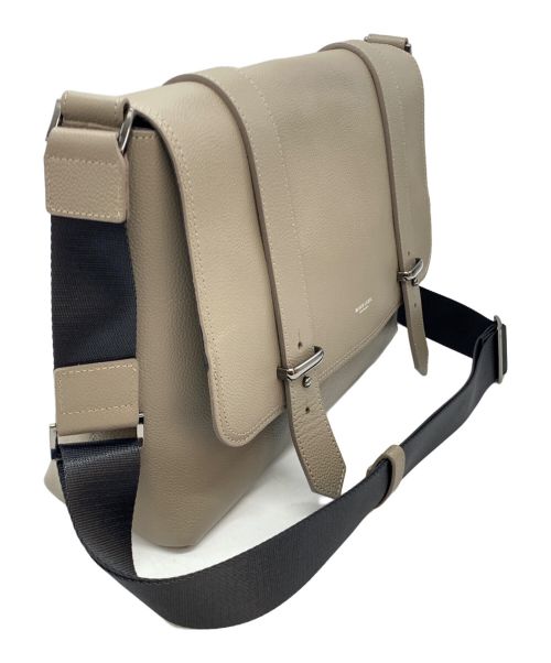 BLACK LABEL CRESTBRIDGE（ブラックレーベル クレストブリッジ）BLACK LABEL CRESTBRIDGE (ブラックレーベル クレストブリッジ) エンボスシュリンクレザーショルダーバッグ ベージュの古着・服飾アイテム