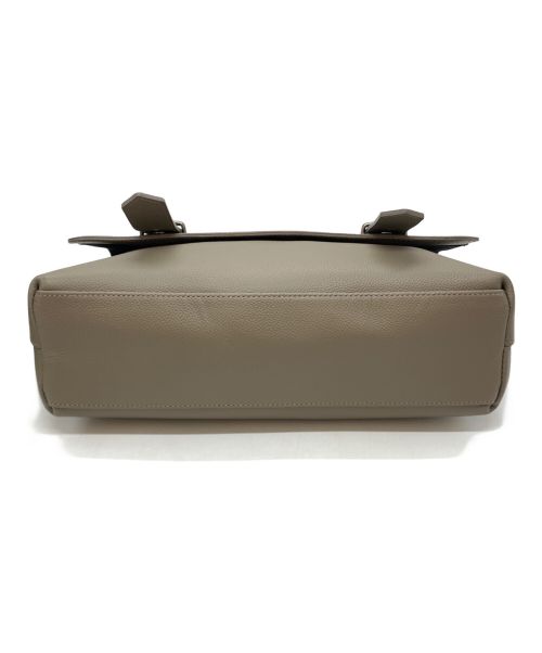 BLACK LABEL CRESTBRIDGE（ブラックレーベル クレストブリッジ）BLACK LABEL CRESTBRIDGE (ブラックレーベル クレストブリッジ) エンボスシュリンクレザーショルダーバッグ ベージュの古着・服飾アイテム