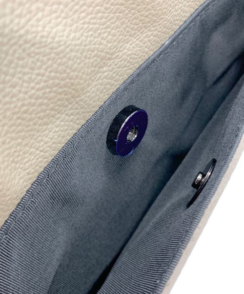 BLACK LABEL CRESTBRIDGE（ブラックレーベル クレストブリッジ）BLACK LABEL CRESTBRIDGE (ブラックレーベル クレストブリッジ) エンボスシュリンクレザーショルダーバッグ ベージュの古着・服飾アイテム