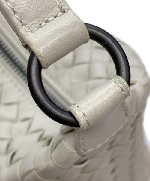 BOTTEGA VENETA（ボッテガベネタ）BOTTEGA VENETA (ボッテガベネタ) イントレチャートワンショルダーバッグ ホワイトの古着・服飾アイテム