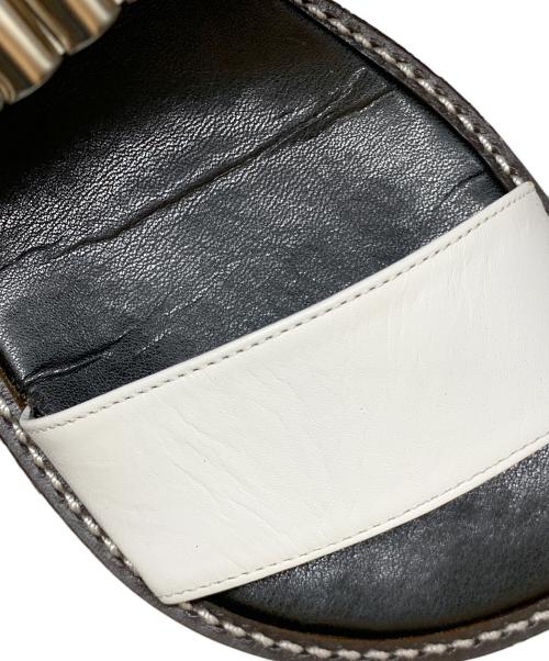 LIMI feu（リミフゥ）LIMI feu (リミフゥ) オープントゥーサンダル ホワイト×ブラック サイズ:2の古着・服飾アイテム